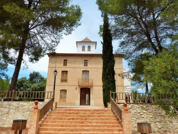 Façana de l'Alberg Perú a Ontinyent